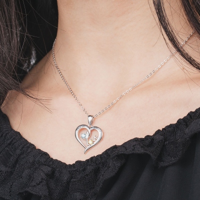 Collana personalizzabile a forma di cuore con pietra portafortuna
