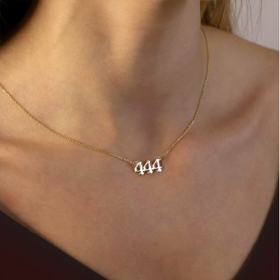 Petit collier de numéro d'ange, collier porte-bonheur en acier inoxydable, collier de numéro d'ange personnalisé, anniversaire/anniversaire/cadeaux de Noël pour elle