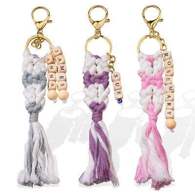 Porte-clés personnalisé en macramé avec noms, breloque perlée faite à la main avec glands pour sac à main/sac/voiture/porte-clés, cadeau d'anniversaire/Noël pour femme/fille
