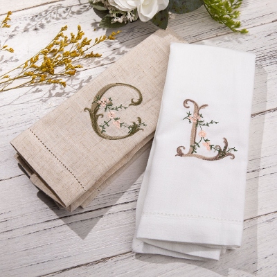 Serviette de table en lin brodée de lettre florale personnalisée, serviette de dîner monogrammée brodée personnalisée, cadeau de fête des mères/mariage/cocktail