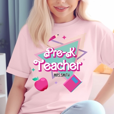 Chemise d’enseignant de matière personnalisée, sweat-shirt d’enseignant rose pour femmes, chemise d’enseignant Prek tendance, école primaire à capuche d’enseignant des années 90, cadeau pour les enseignants