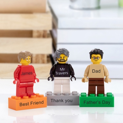 Mini-figures personnalisées sur un cadeau d'anniversaire unique en brique personnalisée