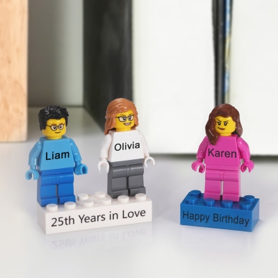 Mini-figures personnalisées sur un cadeau d'anniversaire unique en brique personnalisée