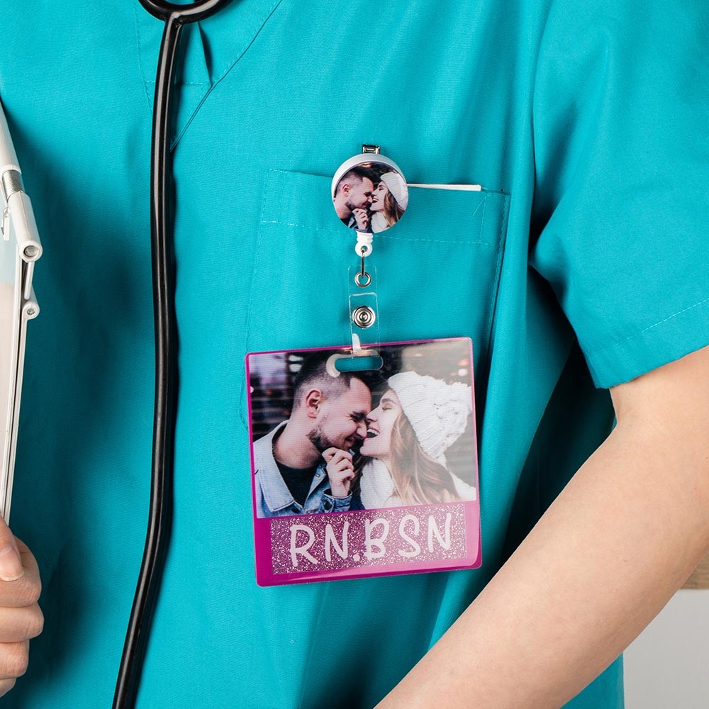 Amigo de crachá com foto personalizado com carretel de crachá, porta-cartão de crachá identificador para enfermeiros colegas de trabalho estudantes de enfermagem (fornecido horizontal e vertical)