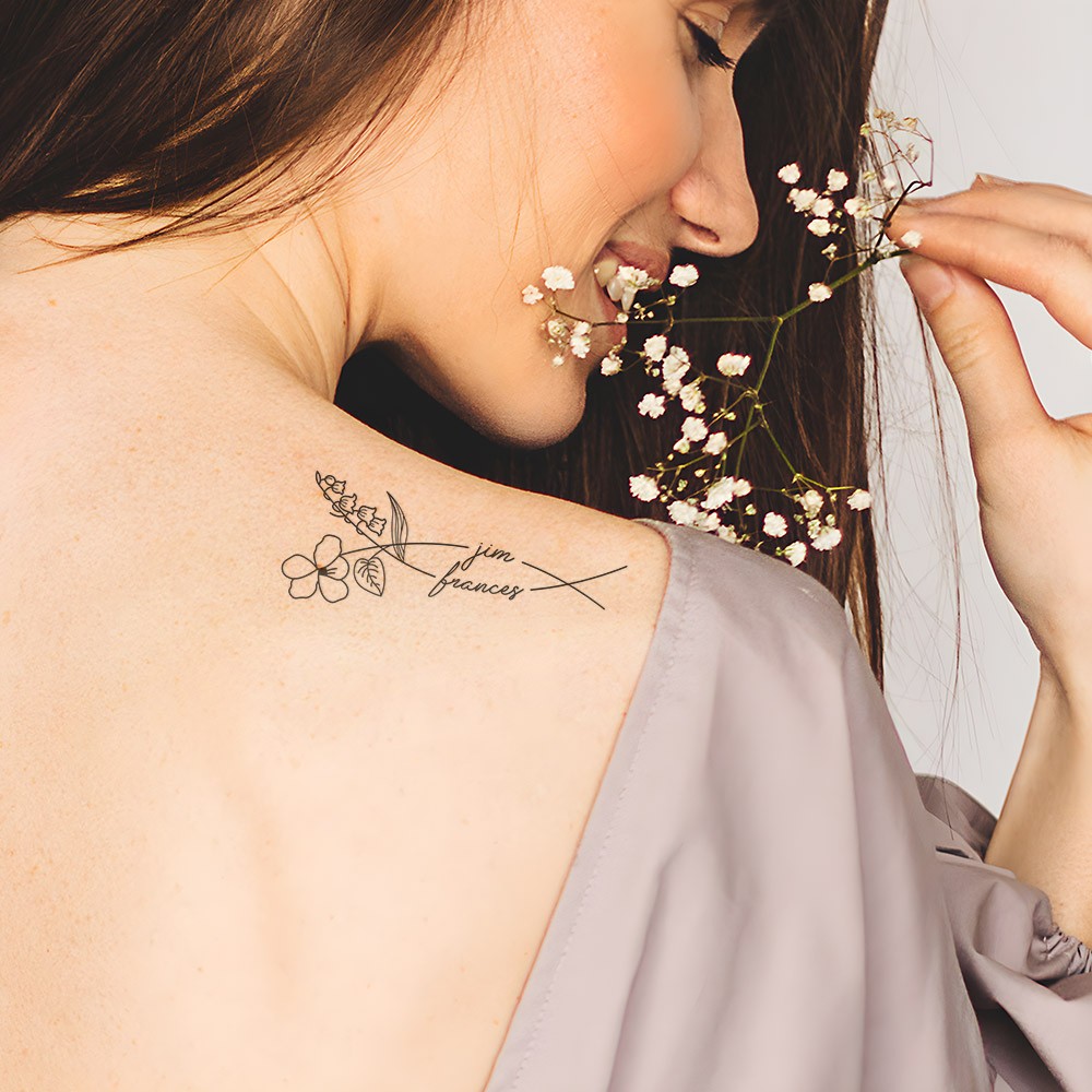 tatuaggio del fiore di nascita