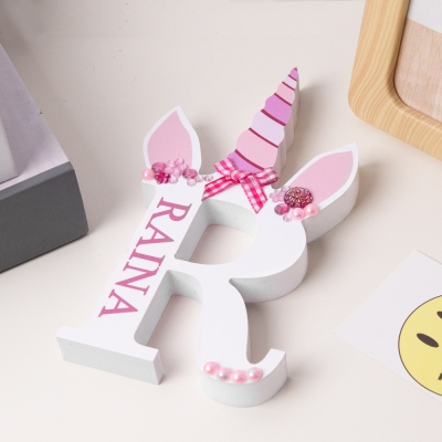 Lettera in legno stile unicorno personalizzata