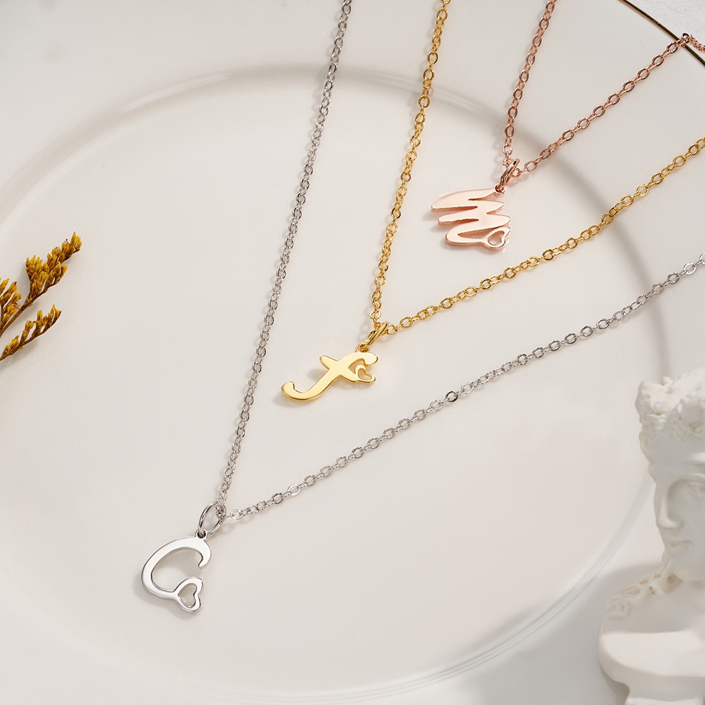 Personalisierte Initialen-Halskette mit kleinem Herz, individuelle Buchstabenketten, Initialenschmuck, personalisierte Geschenke für Freundin/Brautjungfer/Freunde