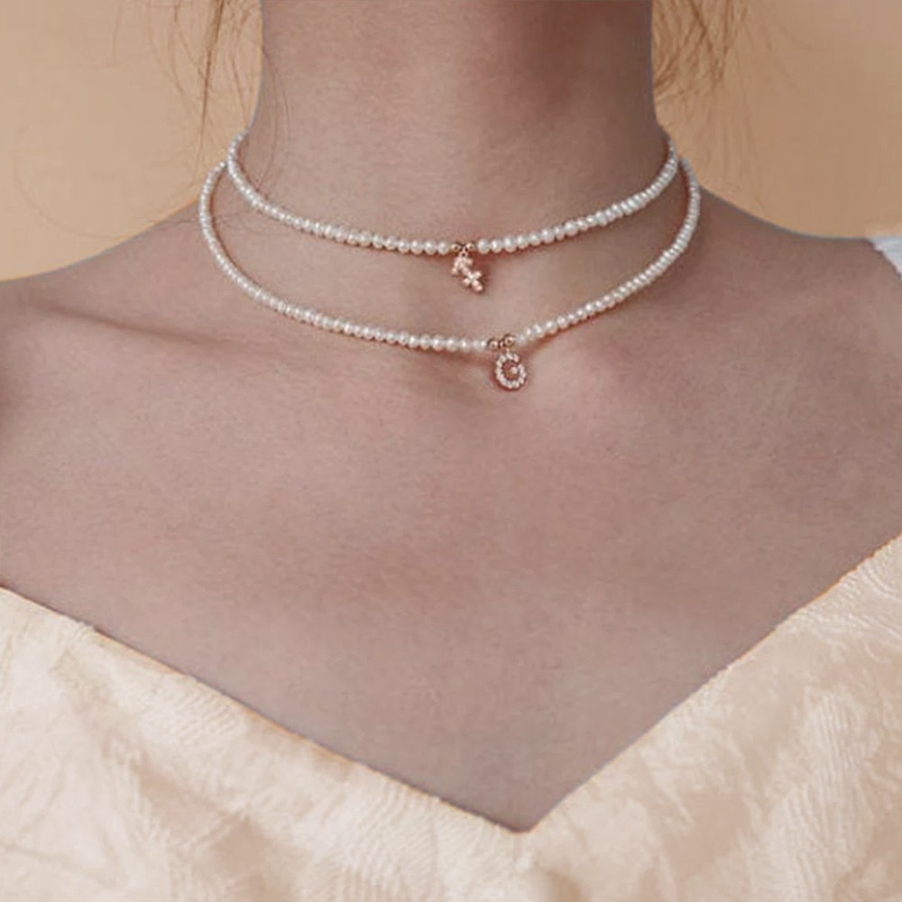 Collier de perles avec initiale