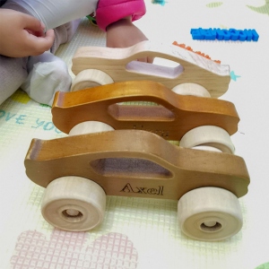 Voiture jouet en bois personnalisée pour enfants