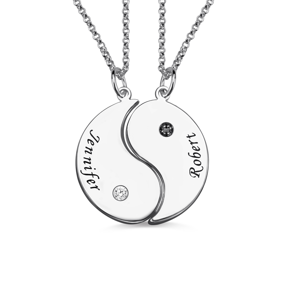 Presentes para ele e para ela: conjunto de colar yin yang com nome e pedra zodiacal