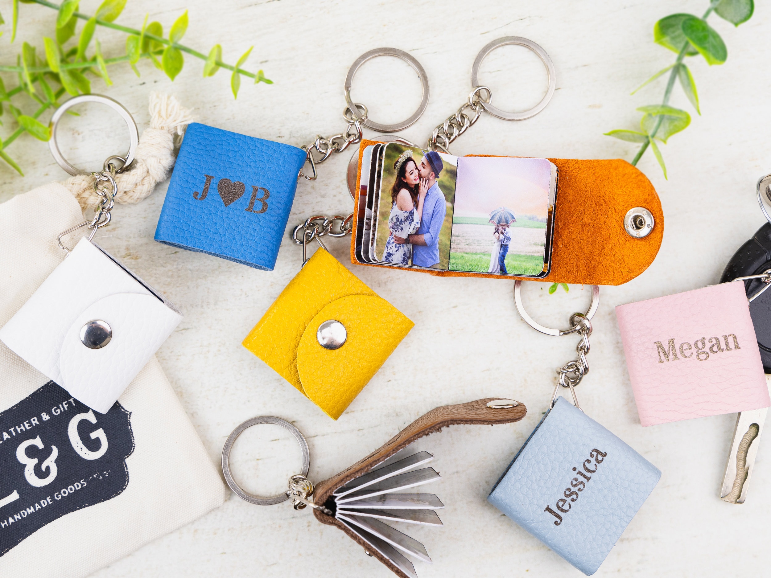Personalized Leather Photo Album Keychain, Custom Memorial Keyring, Christmas Gift, Anniversary Gifts, Couples Gift, Gift for Her
