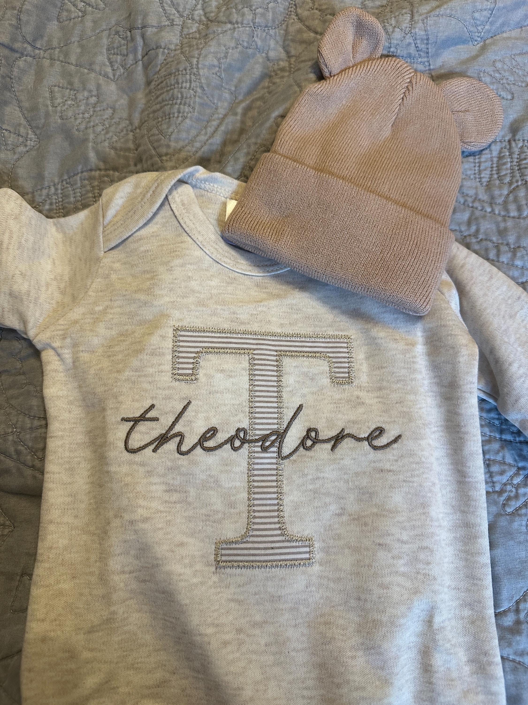 Personalized neutral baby romper and hat set, custom infant boy coming home outfit, baby shower gift, beige with footies, taupe tan