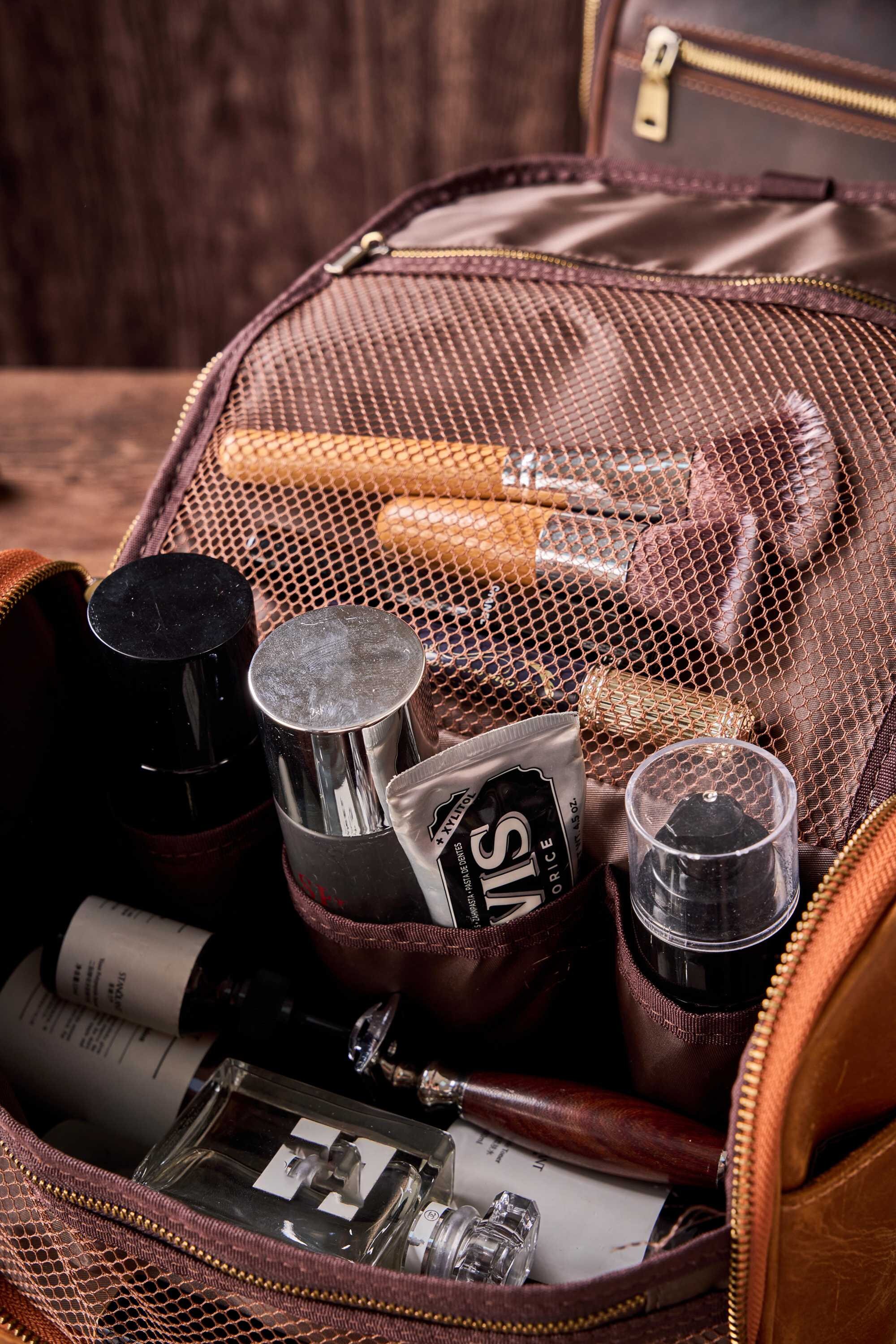 Personalized Groomsmen Gift,Waterproof Leather Toiletry Bag, Hanging Leather Dopp Kit, Men's Shaving Kit, Groomsman Gift, Christmas Day Gift
