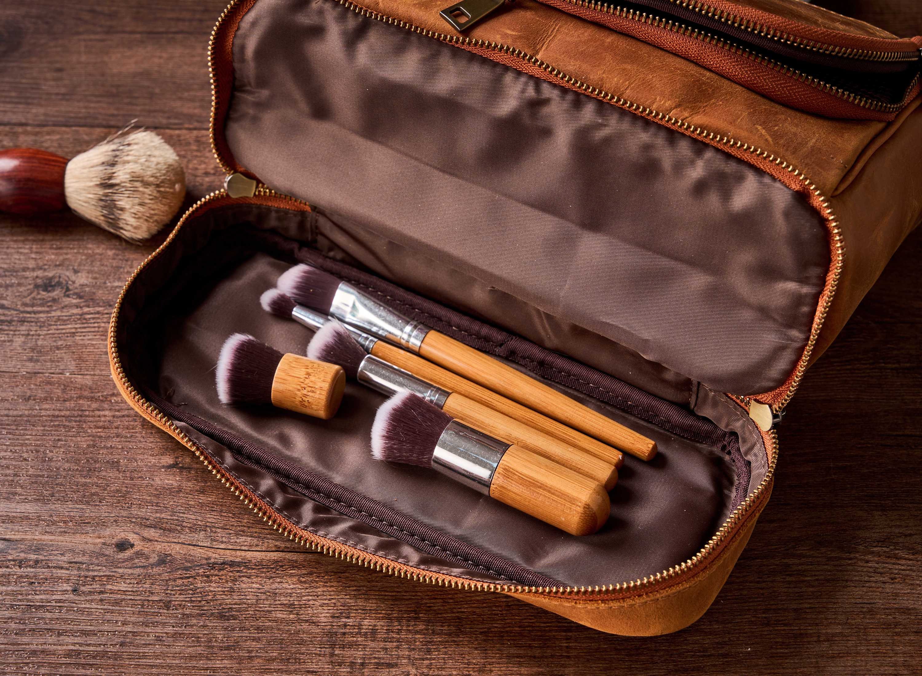 Personalized Groomsmen Gift,Waterproof Leather Toiletry Bag, Hanging Leather Dopp Kit, Men's Shaving Kit, Groomsman Gift, Christmas Day Gift