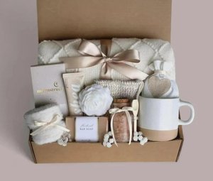Custom Hug in a Box with Card, Mom Gift Set, Thinking of You Cozy Care Package, Self Care Basket, Christmas/Encouragement Gift for Family/Friends