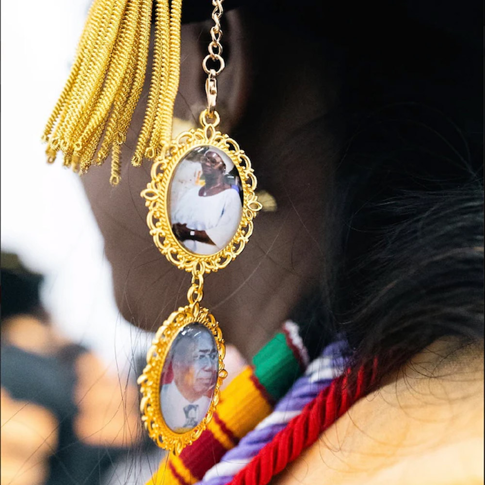 Personalisierter Foto-Anhänger mit Engelsflügeln zum Schulabschluss, Abschlussmütze Einsatz Dekoration Zubehör, Geschenk für Sie/Frau/Mann