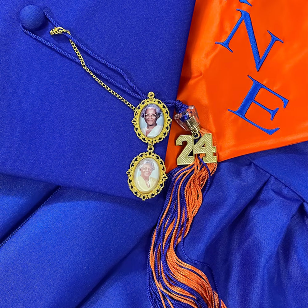 Personalisierter Foto-Anhänger mit Engelsflügeln zum Schulabschluss, Abschlussmütze Einsatz Dekoration Zubehör, Geschenk für Sie/Frau/Mann