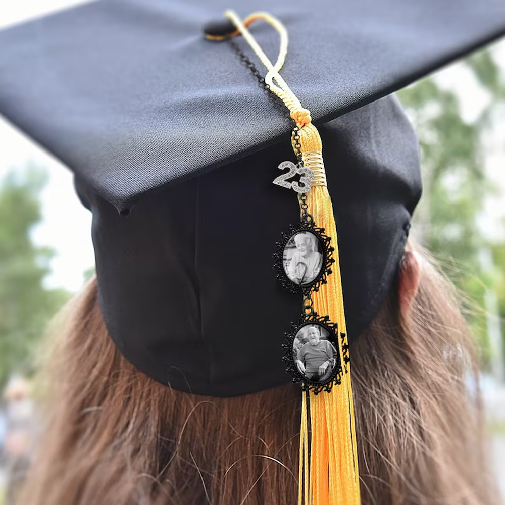 Personalisierter Foto-Anhänger mit Engelsflügeln zum Schulabschluss, Abschlussmütze Einsatz Dekoration Zubehör, Geschenk für Sie/Frau/Mann