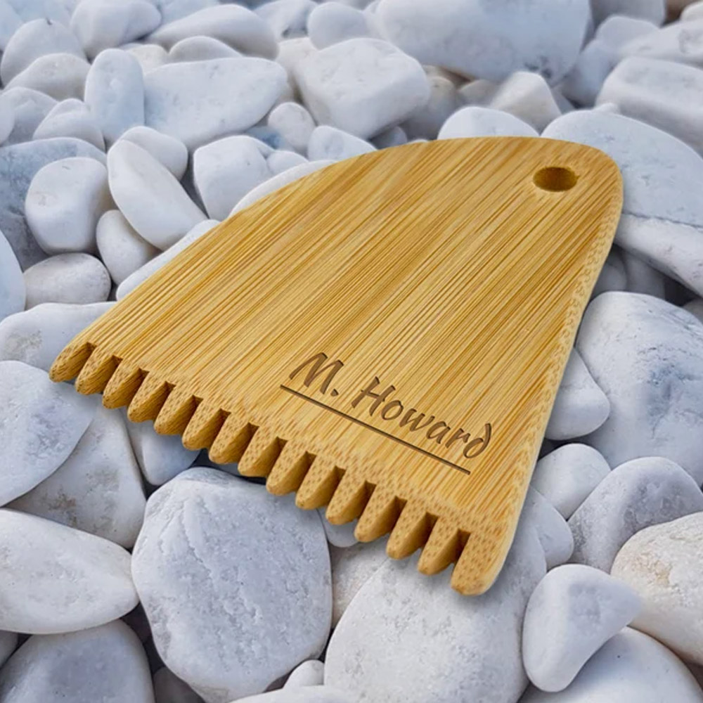 Personalized Surf Wax Comb with Engraving Name, Bamboo Surfboard Wax Remover Scraping Tool for Men, Surfing Accessories, Surfer Gift for Surfing Lover