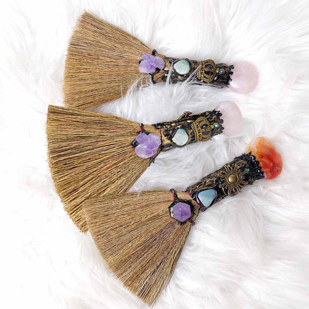 Natural Crystal Magic Broom, Mini Witch Broom, Crystal Witch Wiccan Altar Broom, Magic Ceremony Decor, Handmade Reiki Broomstick for Cleansing Healing Fengshui