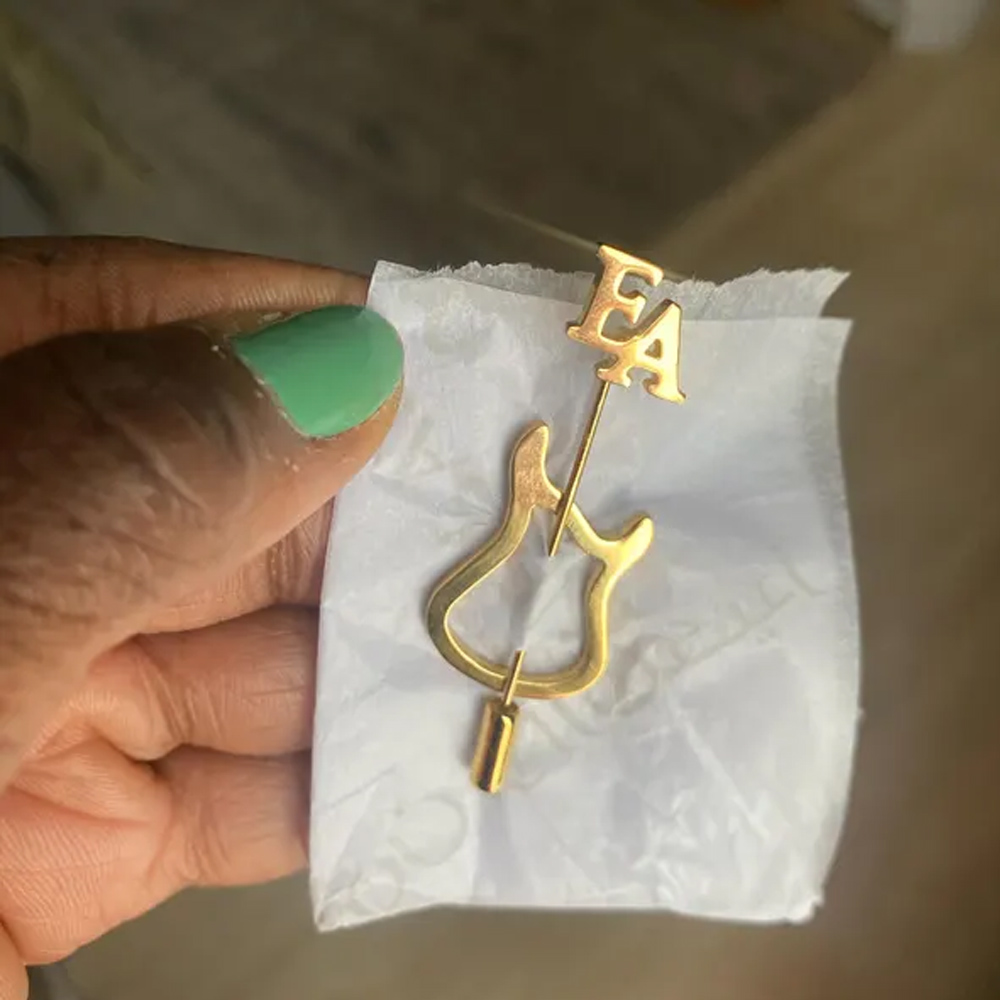 Custom Guitar Lapel Pin with Initials Letter, Mens Lapel Name Pins for Suit, Pins for Backpacks/Hat Accessories Badge, Groom Gift for Music Lovers/Band