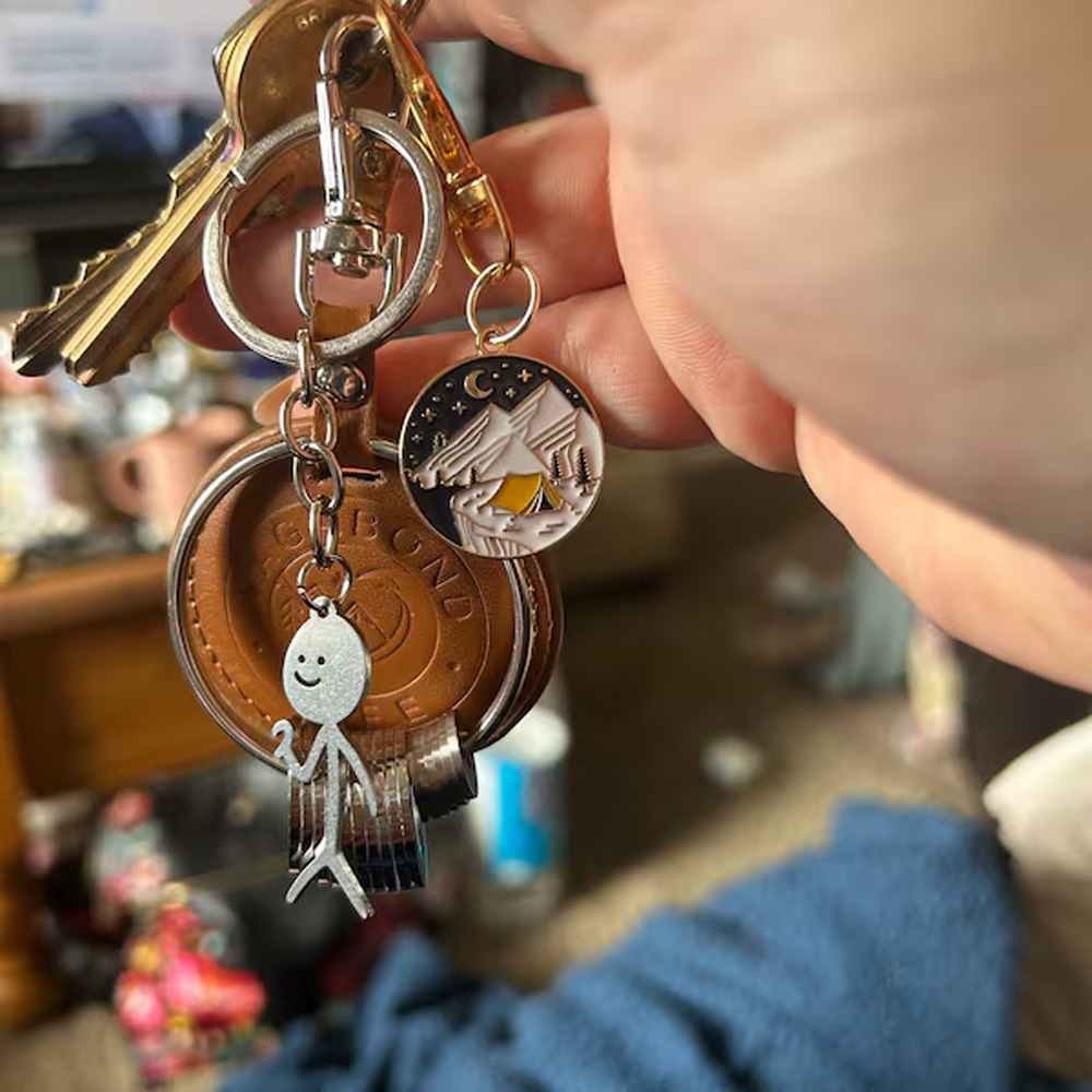 Couples Matching Keyring with Initial, 2 Pcs/Set Abstract Cute Figure with Heart Keychain, Heart Keyring Two Part, Valentine Hearts, Silver Tone Keyring