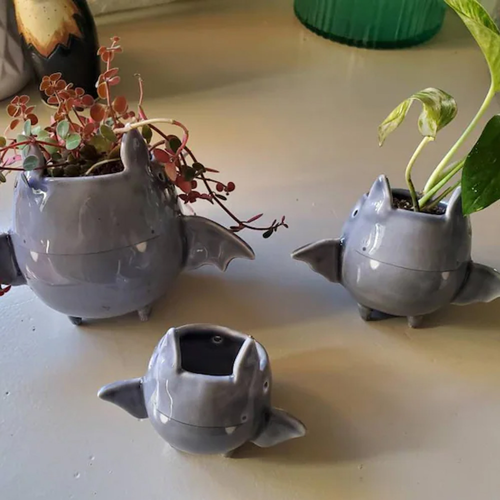 Flying Bat Handmade Hanging Plant Pot, Ceramic Cute Bat Hanging Vase, Trick or Treat Decor, Halloween/Housewarming Gift for Plant Lovers/Kids/Family
