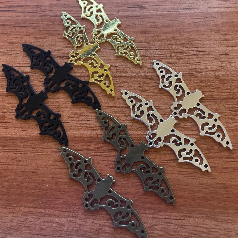 Hollow Design Bat Eyeglasses Chain, Metal Bat Pendant Glasses Chain, Cosplay Glasses Decor, Halloween/Birthday Gift for Gothic lovers/Family/Friends