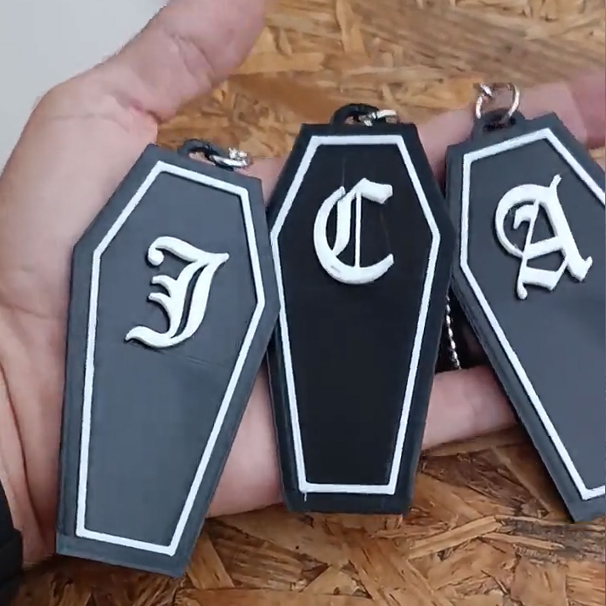Personalized Gothic Monogram Coffin Keychain, 3D Printed Spooky Initial Bag Tag, Trick or Treat Name Tag, Halloween Gift for Gothic lovers/Friends