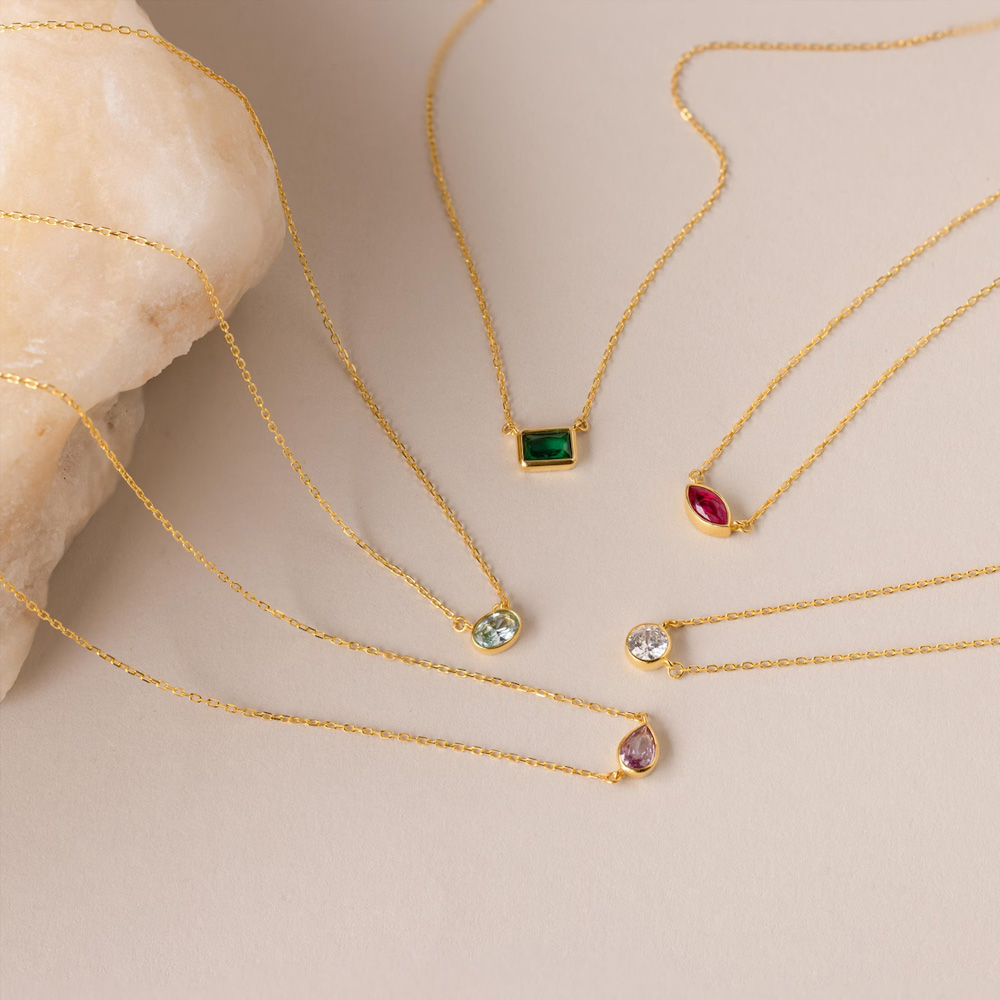Collier personnalisé avec pierre de naissance ovale/marquise/émeraude/poire/ronde, bijou minimaliste de forme unique, cadeau d'anniversaire/fête des mères pour elle/maman/femme