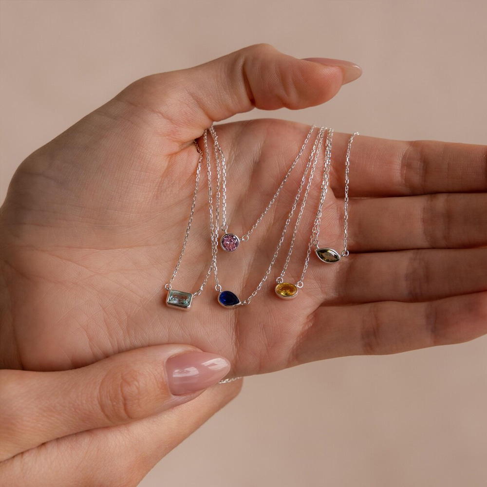 Collier personnalisé avec pierre de naissance ovale/marquise/émeraude/poire/ronde, bijou minimaliste de forme unique, cadeau d'anniversaire/fête des mères pour elle/maman/femme