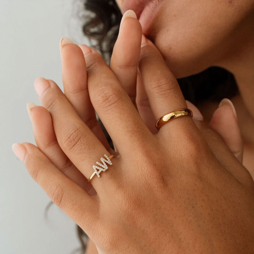 Bague initiales personnalisées en oxyde de zirconium, bague en argent sterling 925 sertie de lettres pavées, bijou délicat pour femme, cadeau d'anniversaire pour elle/maman/amie