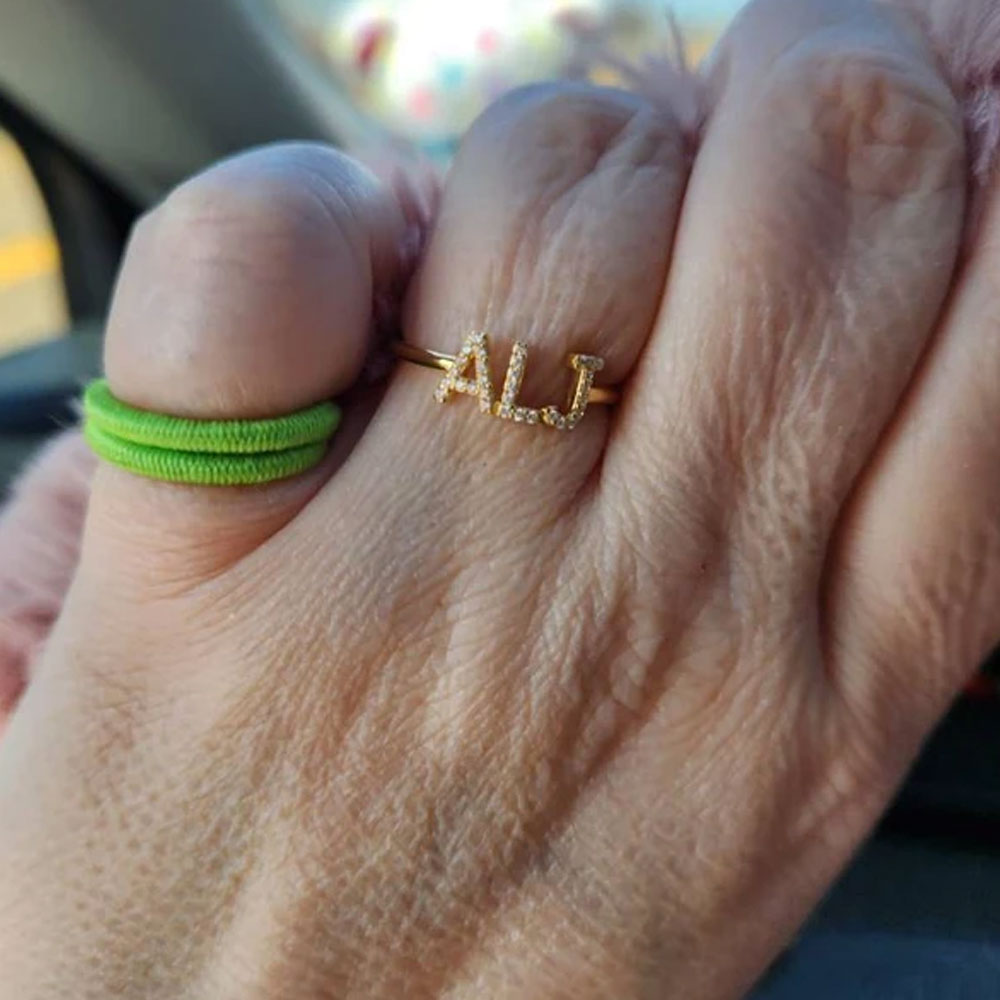 Bague initiales personnalisées en oxyde de zirconium, bague en argent sterling 925 sertie de lettres pavées, bijou délicat pour femme, cadeau d'anniversaire pour elle/maman/amie