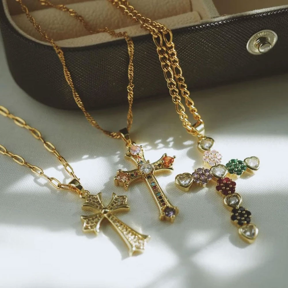 Collier pendentif croix personnalisé avec pierres précieuses pavées, bijou chrétien pour femme, cadeau d'anniversaire/fête des mères/religieux pour elle/maman/grand-mère