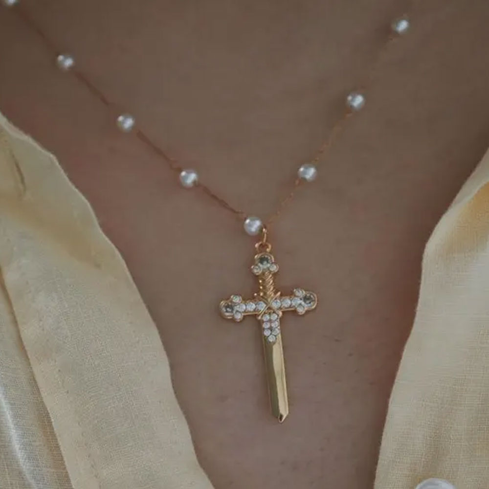 Collier pendentif croix personnalisé avec pierres précieuses pavées, bijou chrétien pour femme, cadeau d'anniversaire/fête des mères/religieux pour elle/maman/grand-mère