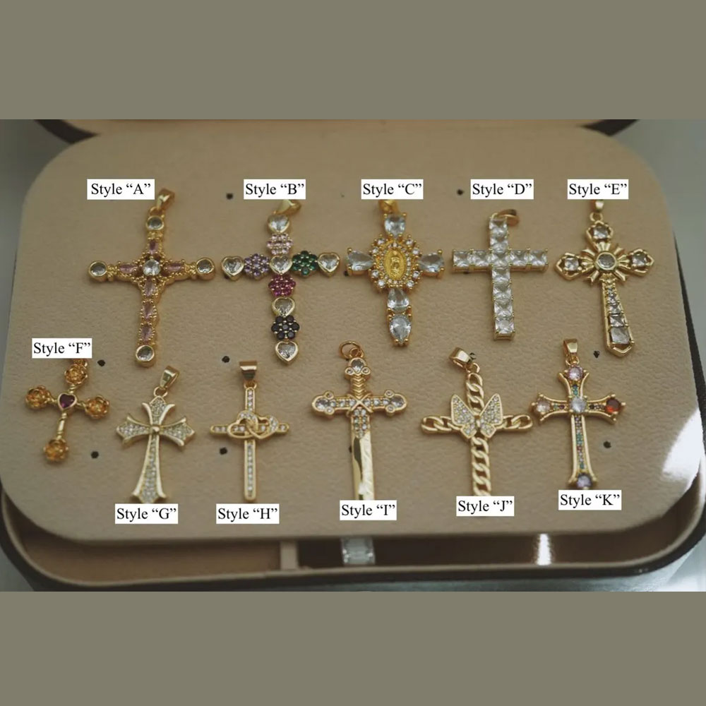 Collier pendentif croix personnalisé avec pierres précieuses pavées, bijou chrétien pour femme, cadeau d'anniversaire/fête des mères/religieux pour elle/maman/grand-mère