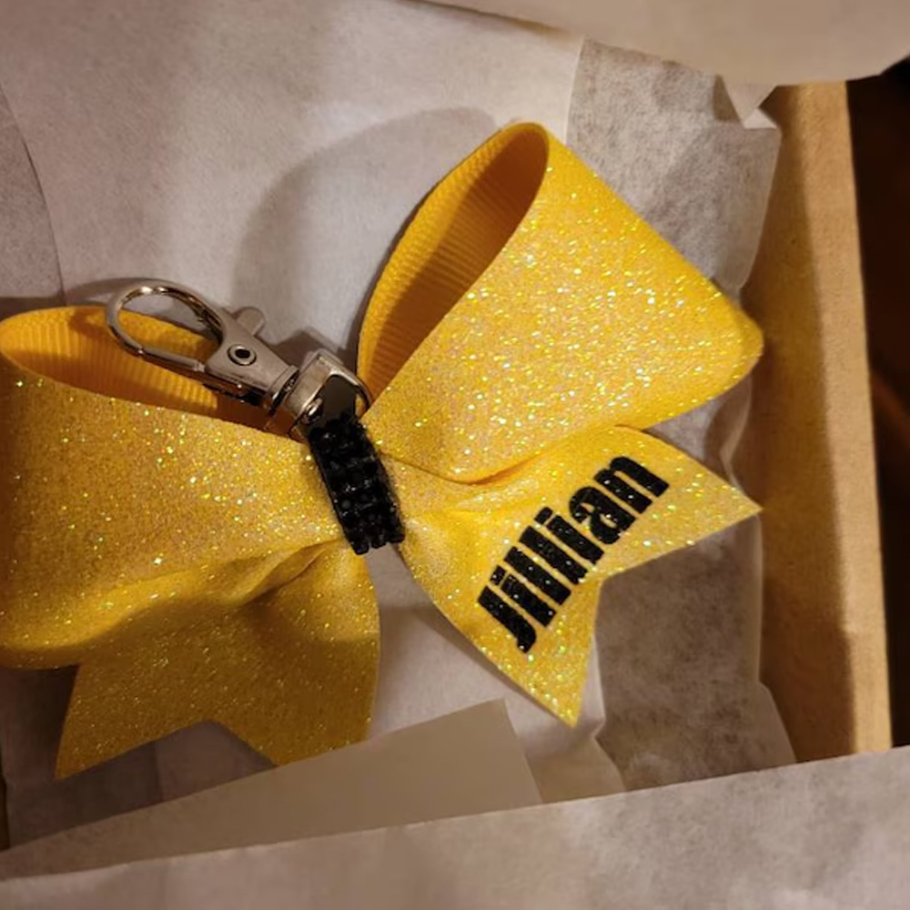 Personlig glitter cheerleader-nyckelring med rosett och namn, namnberlock till ryggsäck med karabinlås, säsongsavslutningspresent/födelsedagspresent till cheerleaders/vänner/flickor