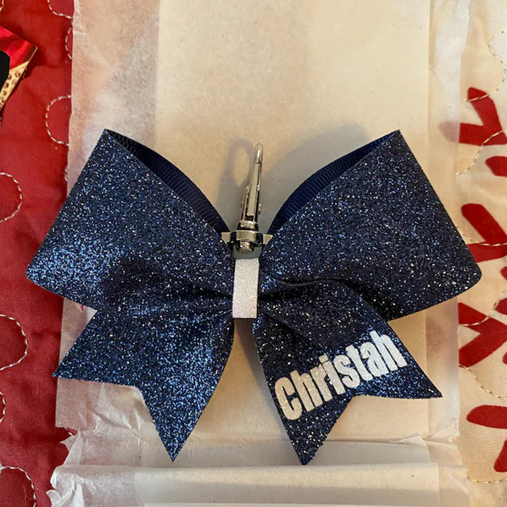 Personlig glitter cheerleader-nyckelring med rosett och namn, namnberlock till ryggsäck med karabinlås, säsongsavslutningspresent/födelsedagspresent till cheerleaders/vänner/flickor