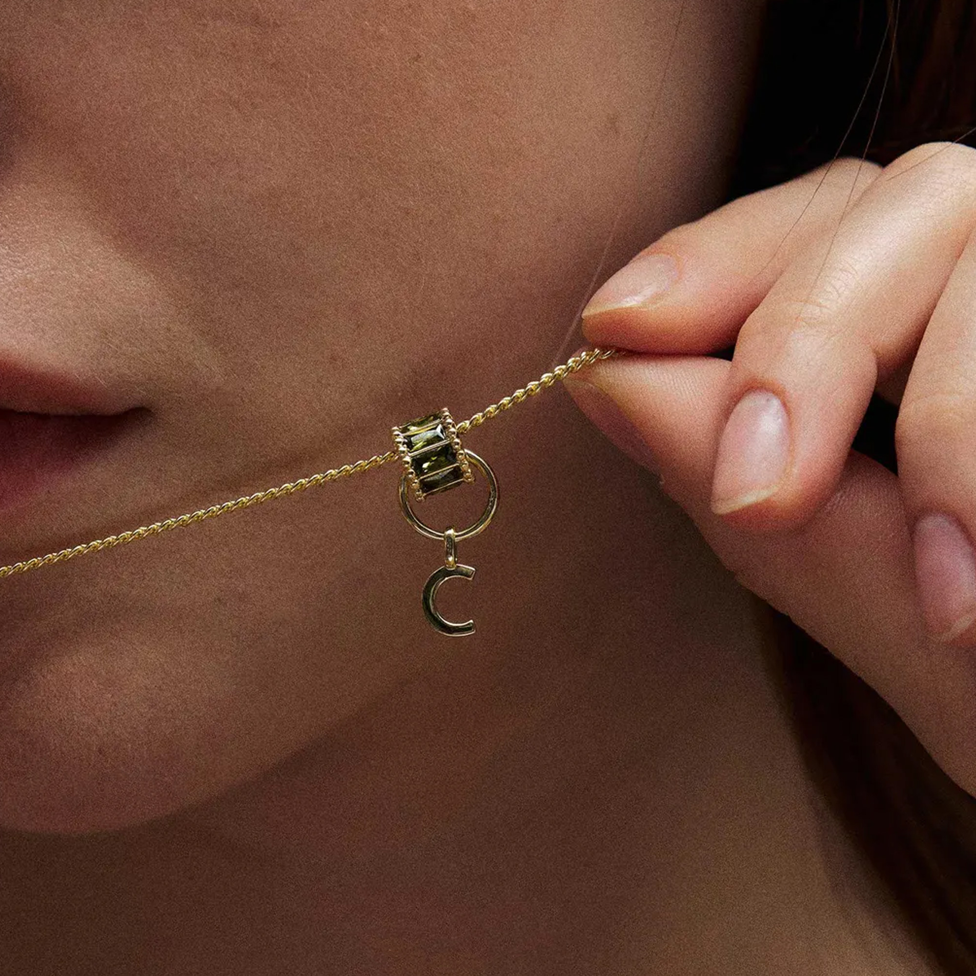 Anpassat halsband med initialer och födelsesten från 1-10, elegant halsband med bokstavsberlock, alla hjärtans dag/årsdag/födelsedagspresent till mamma/familj/henne