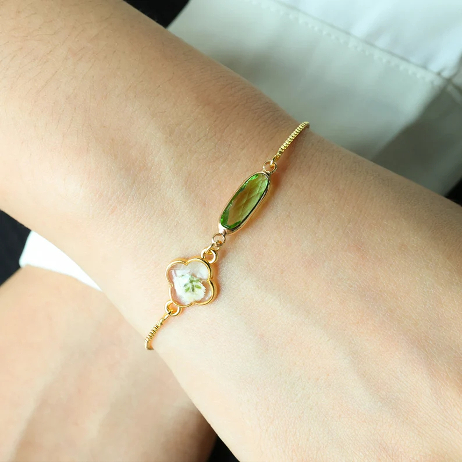 Personalized Name Baby's Breath Flower Bracelet with 1-3 Birthstone, Dainty Adjustable Family Bracelet, Birthday/Mother's Day Gift for Mom/Grandma/Her