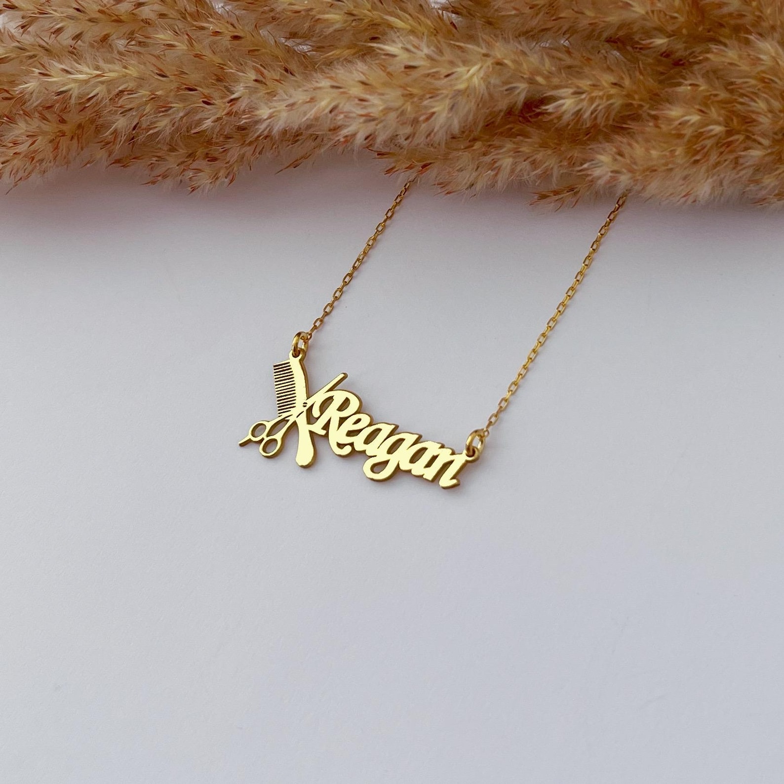 Anpassat frisörnamnhalsband med sax och kam, barbersmycken i sterlingsilver 925, examens-/födelsedagspresent till stylister/frisörer/henne