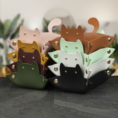 Cute Cat Dice Tray for Rolling, Novelty Cat Shape Leather Dice Jail, Portable Dice Holder Desk Organizer, Unique Gift for RPG Game Players
