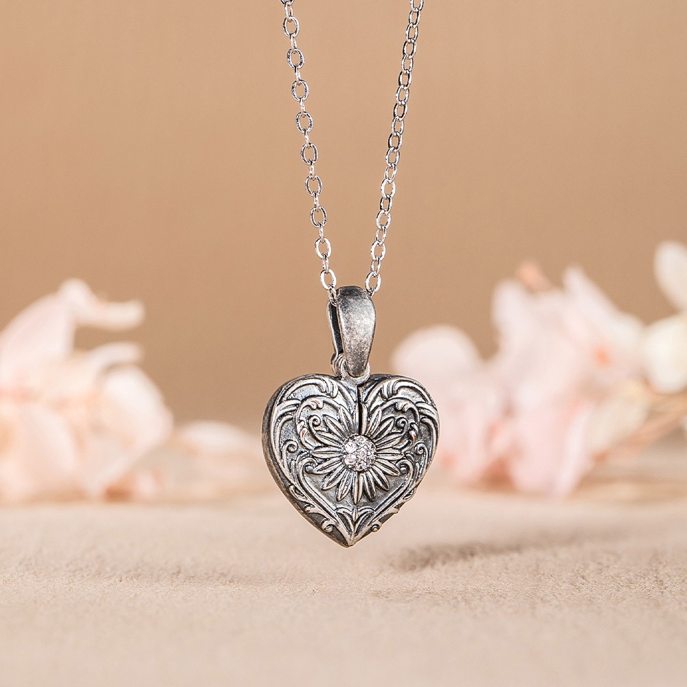 vintage heart locket necklace