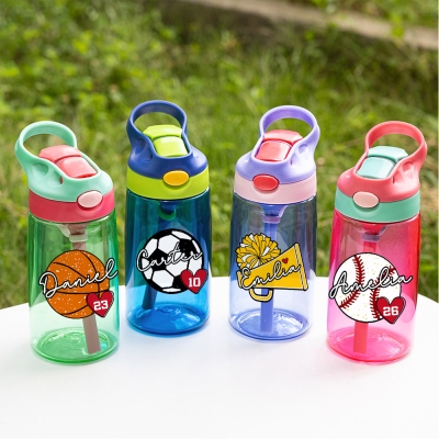 Transparente Wasserflasche mit individuellem Namen und Nummern-Ballspiel, 480 ml, umweltfreundliche Flasche aus PC-Kunststoff mit Strohhalm, Geburtstags-/Weihnachtsgeschenk für Kinder/Sportliebhaber