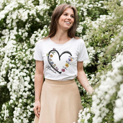 Gepersonaliseerde namen geboorte bloemen T-shirt met hart, katoenen dames T-shirt, familiefeest gunst, Moederdag/verjaardagscadeau voor moeder/oma/haar