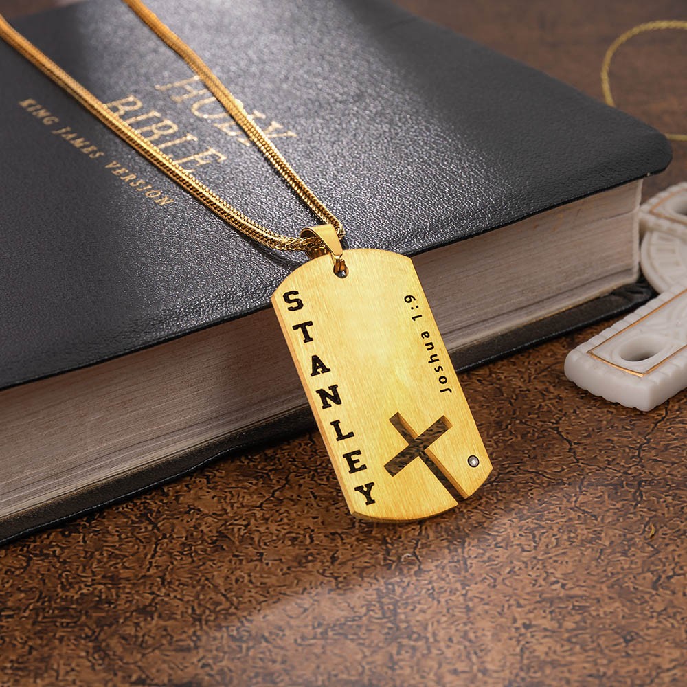 Collier avec verset biblique en croix