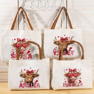 Sac fourre-tout personnalisé avec nom, motif vache Highland et cœurs, sac à main en toile avec poignée en cuir, cadeau d'anniversaire/de Saint-Valentin pour elle/couple