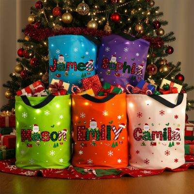 Personalized Name Cartoon Christmas Theme LED Light Treat Bucket Bag, Light-Up Candy Basket, Holiday Party Favor, Christmas Gift for Kids/Boys/Girls