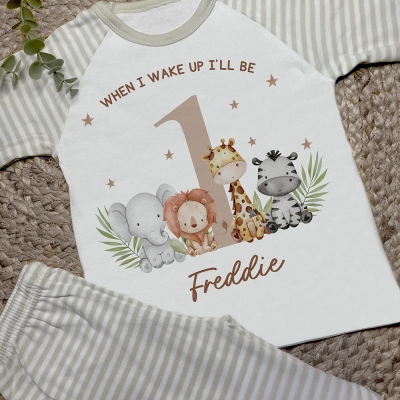 Personalisierter 1. Geburtstags-Pyjama, Wenn ich aufwache, werde ich 1 Pyjama, 1. Geburtstags-Pyjama, Ich bin eins, Safari-Dschungel-Geburtstags-Pyjama, Jungen, Mädchen