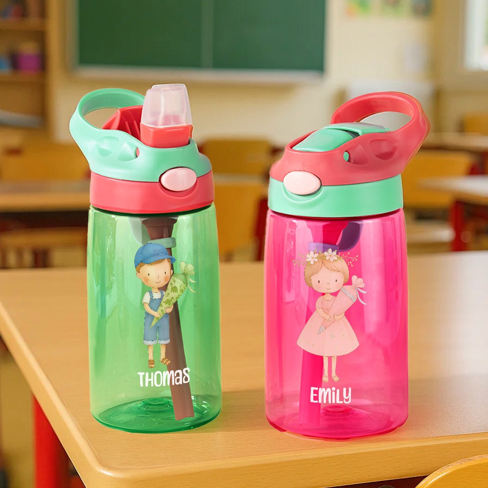Personalisierte Kinder Wasserflasche 475 ml – BPA-frei, mit Strohhalm, Schultüte-Motiv, Verschiedene Farben und Figuren zur Auswahl, Mit Namensgravur, Schulanfang Geschenk für Jungen Mädchen